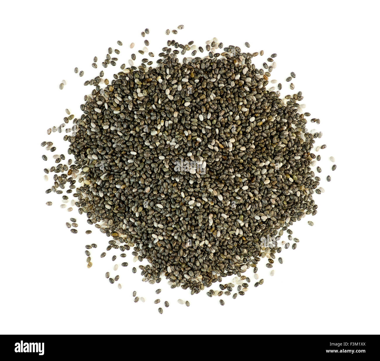 Pile de chia seeds isolated on white Banque D'Images