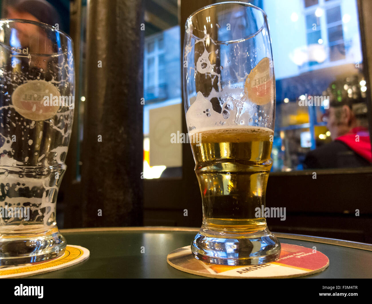 Au petit fer a cheval, café à Paris, France (le Horseshoe Bar) Banque D'Images