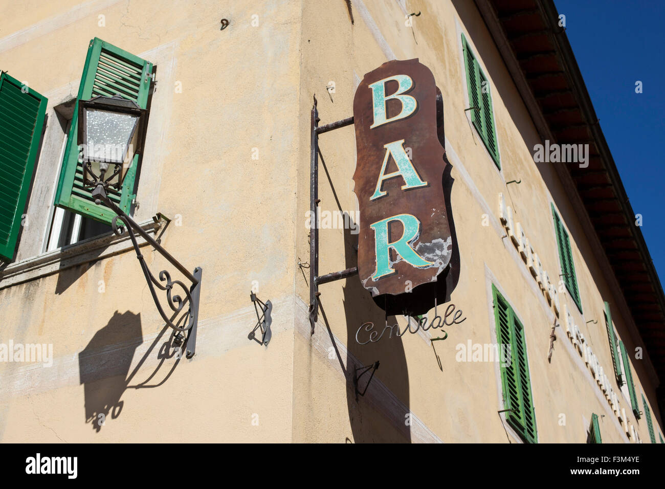 Ancien bar signer à San Quirico d'Orcia, Toscane, Italie (Bar Centrale) Banque D'Images