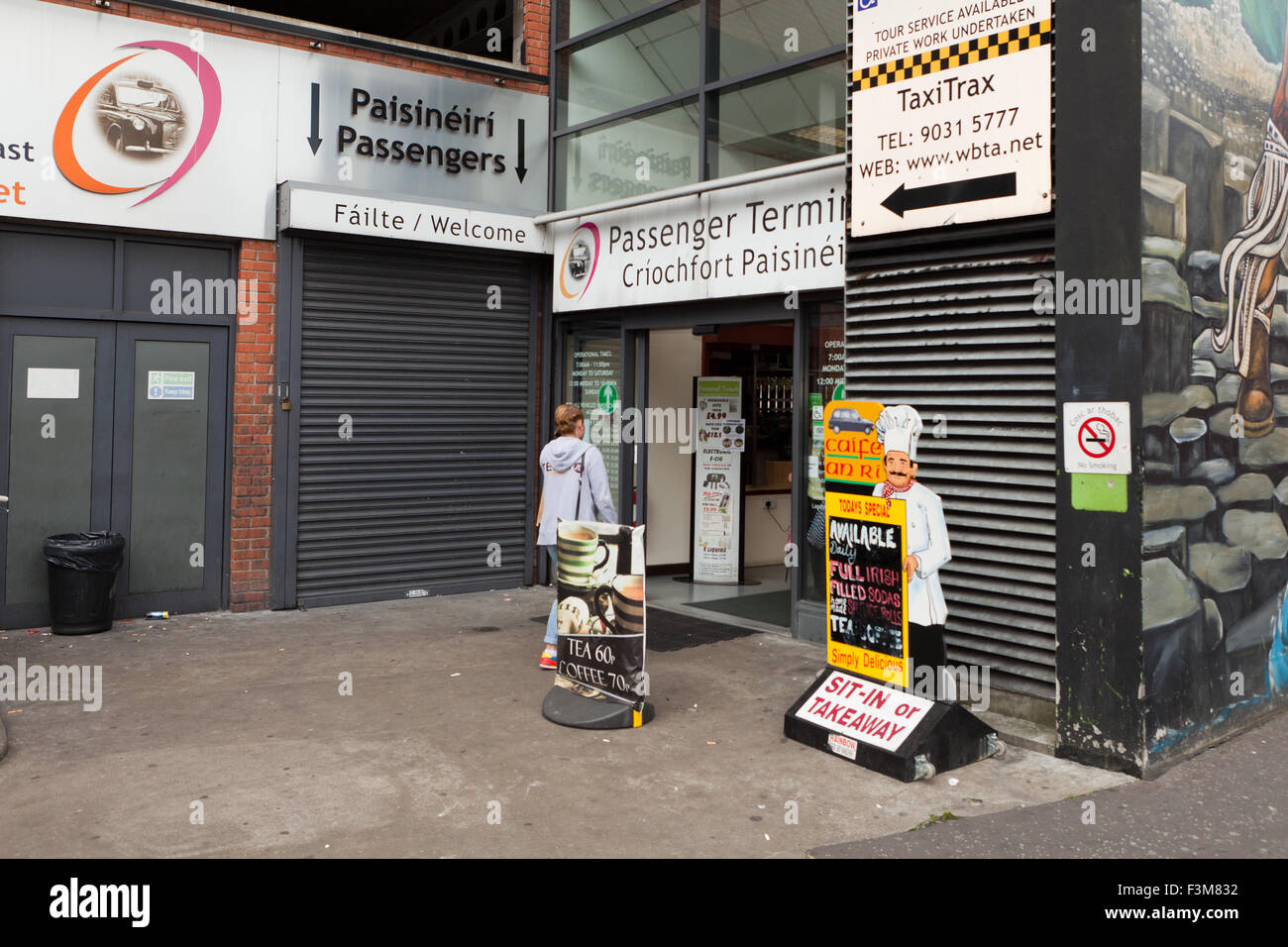 Divis Street, Belfast, Royaume-Uni. 09 octobre. 2015. Alerte de sécurité à Belfast Metropolitan College séance d'information recrutement PSNI forces d'être annulé Crédit : Bonzo/Alamy Live News Banque D'Images