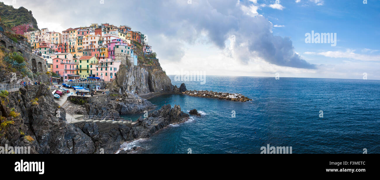 Manarola, un des 5 villages des Cinque Terre, Italie Banque D'Images