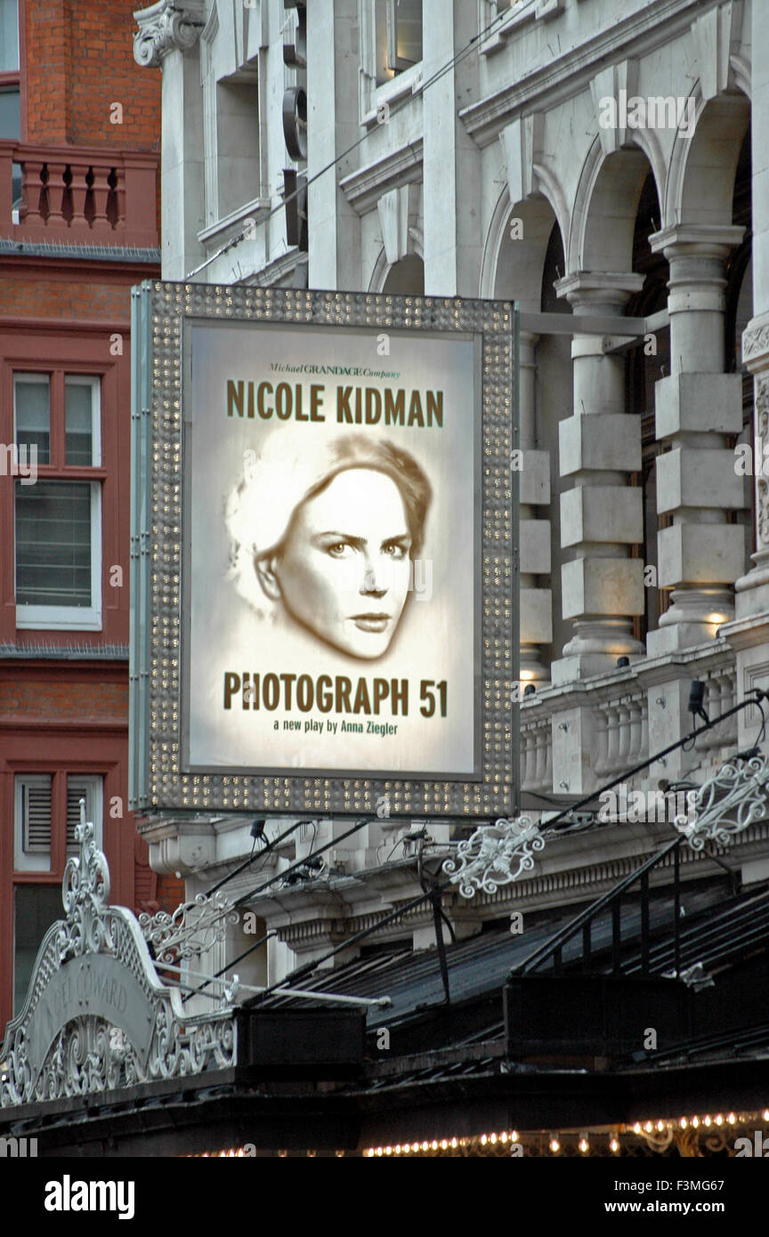 London, UK, 07/10/2015, Nicole Kidman apparaît au Noel Coward Theatre de photographie 51. Banque D'Images