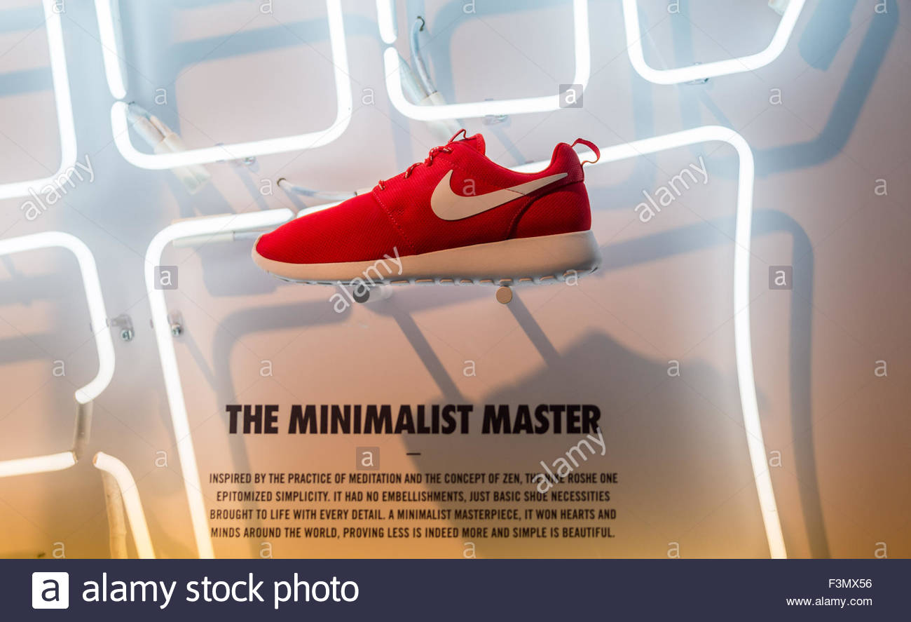'le Sur Rouge Chaussure Couleur L Nike Maître Minimaliste' Appelé xRIwqTwv