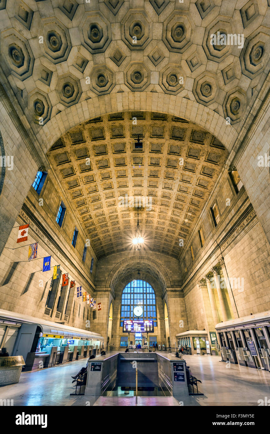 Intérieur de la gare Union à Toronto sur un calme dimanche soir. Banque D'Images