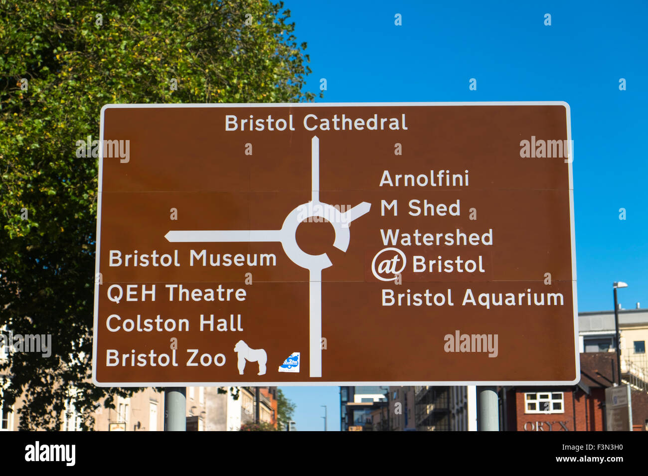 Le centre-ville de Bristol England UK Brown signe Attractions Banque D'Images