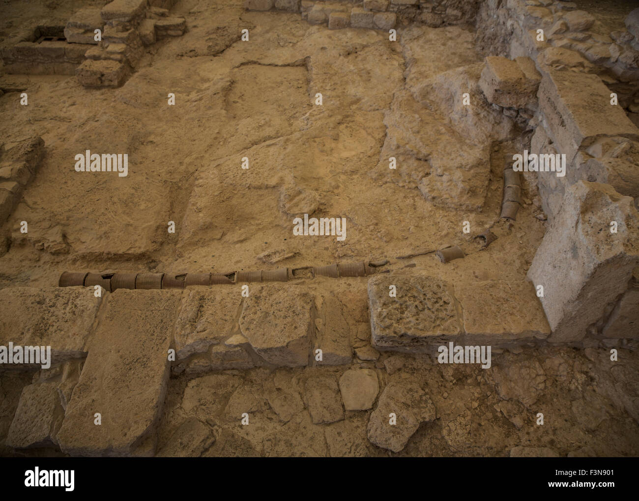 Les vestiges de la ville romaine de Amanthus, près de Limassol à Chypre montrant un tuyau d'eau en argile Banque D'Images