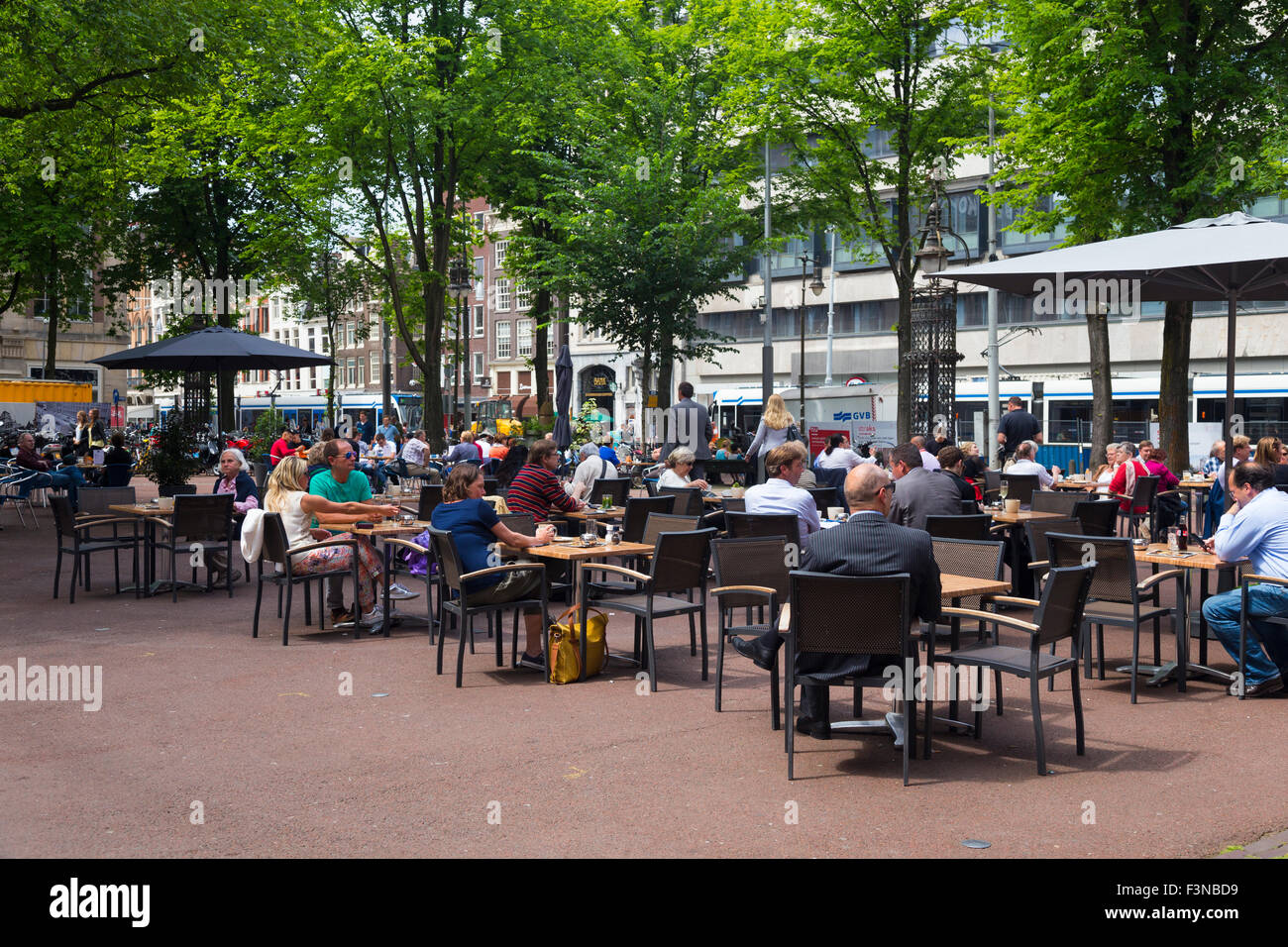 Café en plein air Zone entre Beursplein et Damrak, Amsterdam, Pays-Bas Banque D'Images