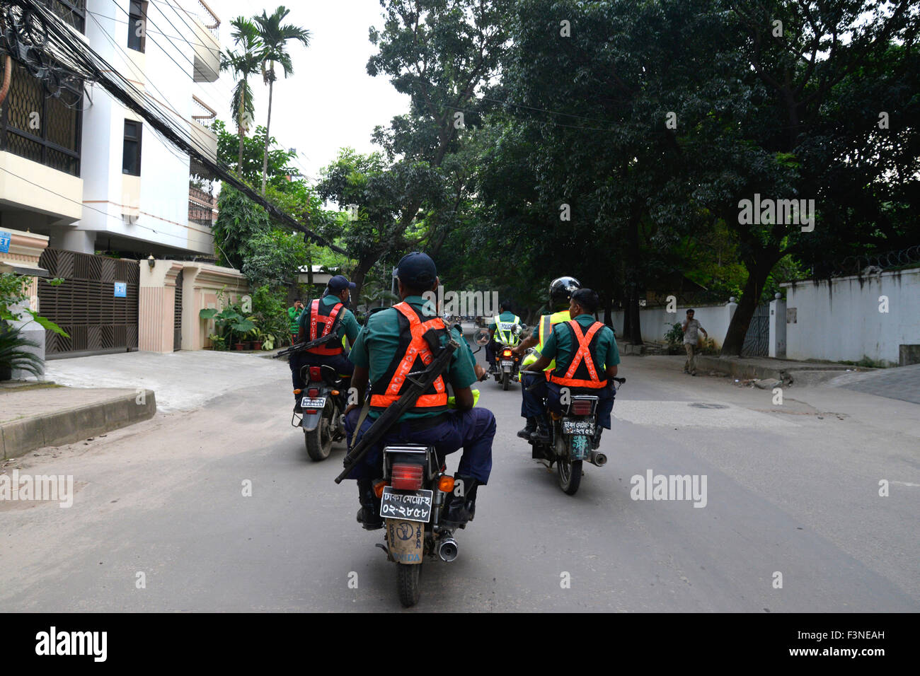 Dhaka, Bangladesh. 10 Oct, 2015. La police a effectué exercice de sûreté à la capitale du Gulshan-Baridhara zone diplomatique en vue d'intensifier la sécurité dans la région à la suite du meurtre de deux étrangers au Bangladesh. Le 10 octobre 2015 Credit : Mamunur Rashid/Alamy Live News Banque D'Images