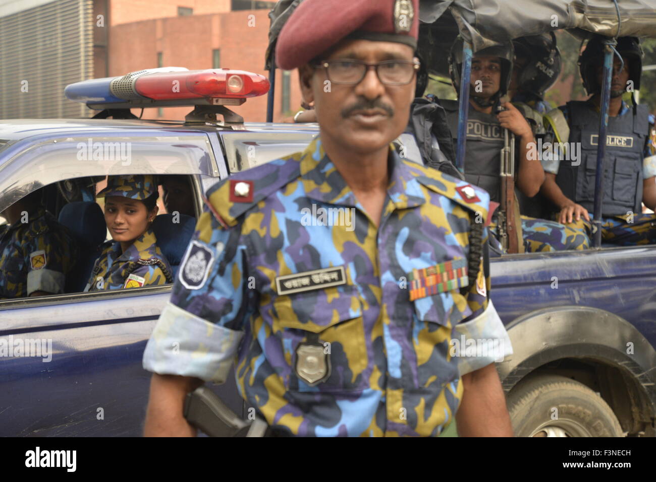 Dhaka, Bangladesh. 10 Oct, 2015. La police a effectué exercice de sûreté à la capitale du Gulshan-Baridhara zone diplomatique en vue d'intensifier la sécurité dans la région à la suite du meurtre de deux étrangers au Bangladesh. Le 10 octobre 2015 Credit : Mamunur Rashid/Alamy Live News Banque D'Images