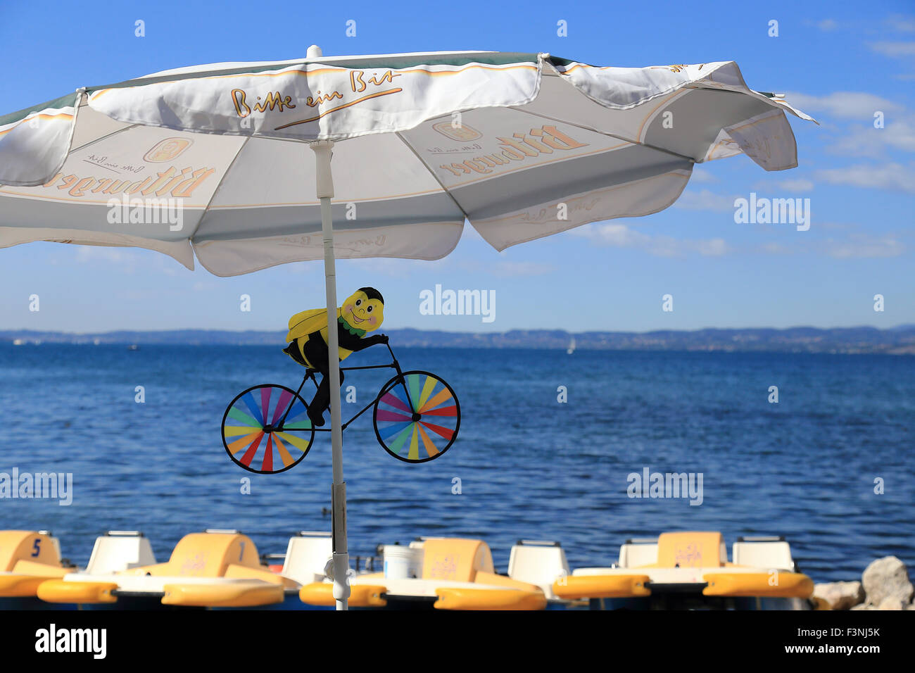 Bateaux à louer, Lac de Garde, Bardolino, Italie Banque D'Images