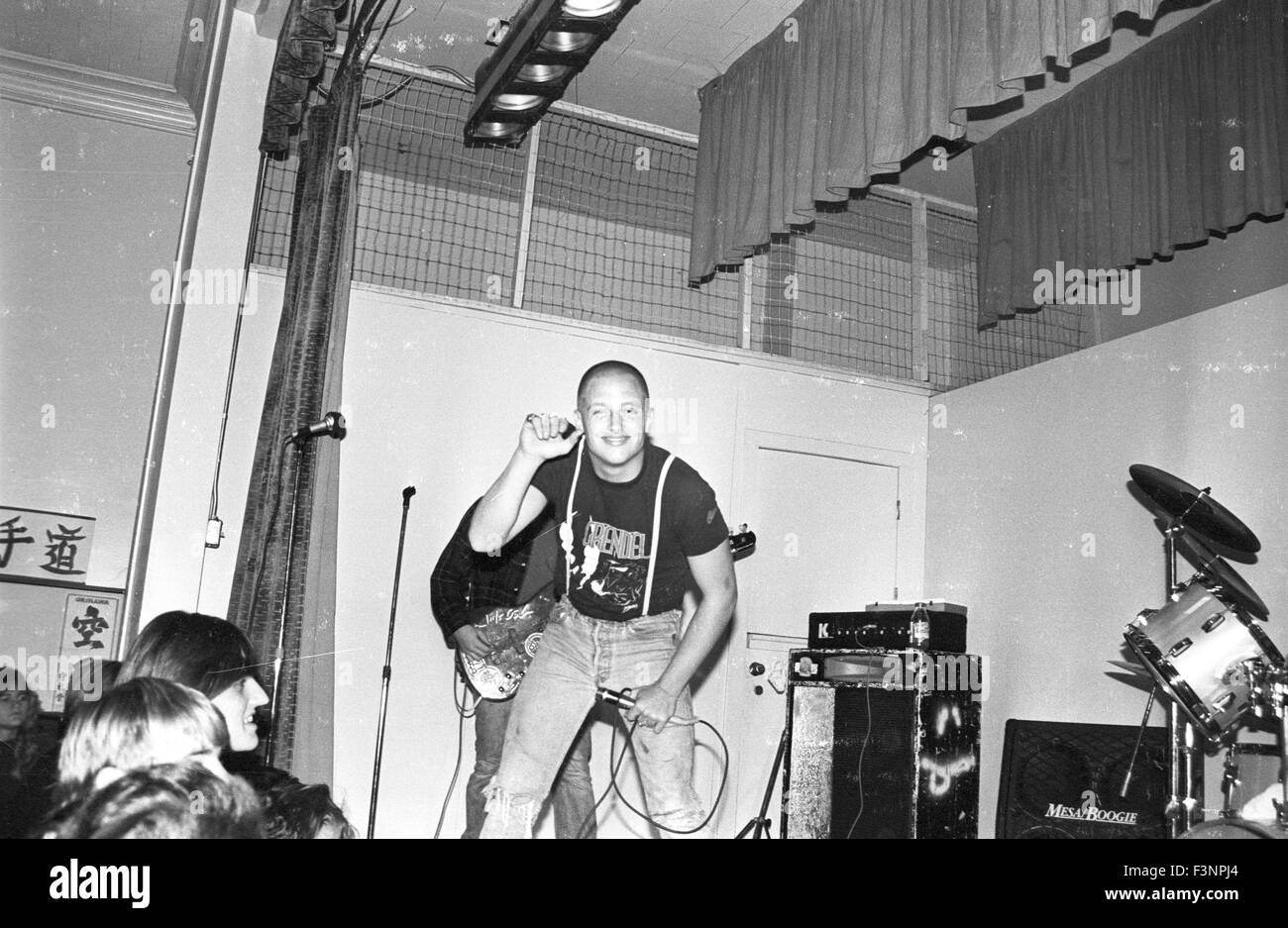 Plaid Retna, punk rock de Visalia, Californie, jouer au spectacle au V.F.W.  à Porterville, en Californie au cours de l'automne 1987 Photo Stock - Alamy