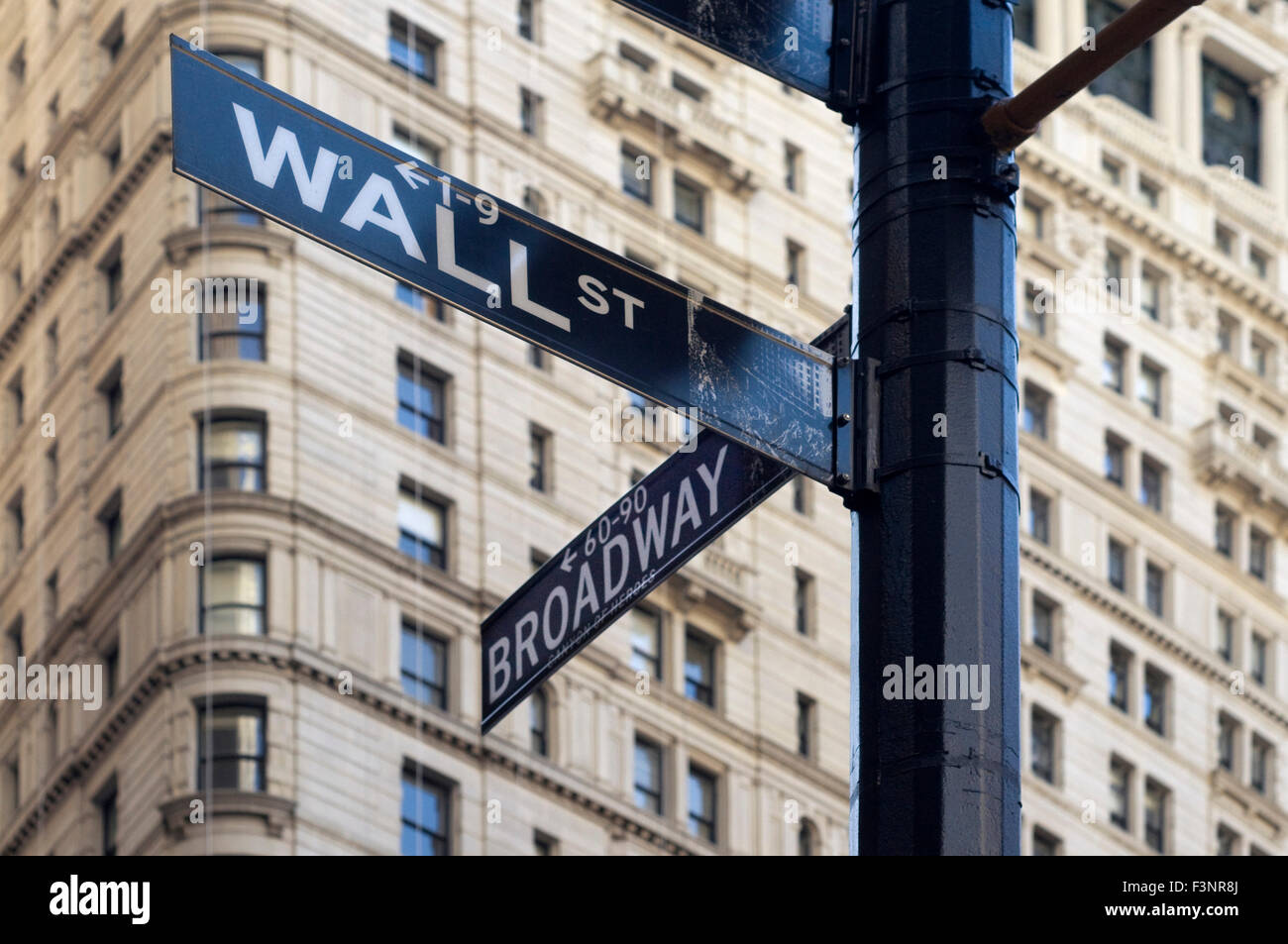 Gratte-ciel dans le centre financier. Confluent de Wall Street et les rues de Broadway. Banque D'Images