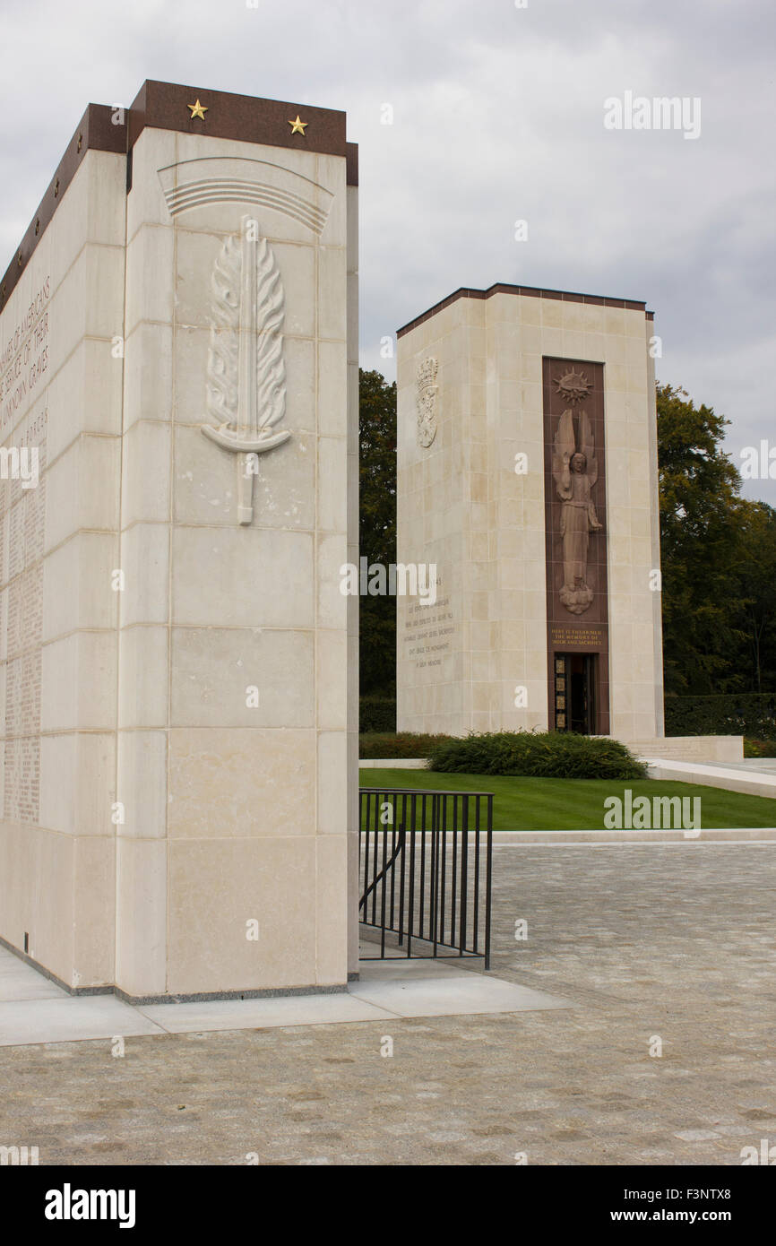 Monuments aux morts des soldats américains pendant la Seconde Guerre mondiale au cimetière américain à Luxembourg. Banque D'Images