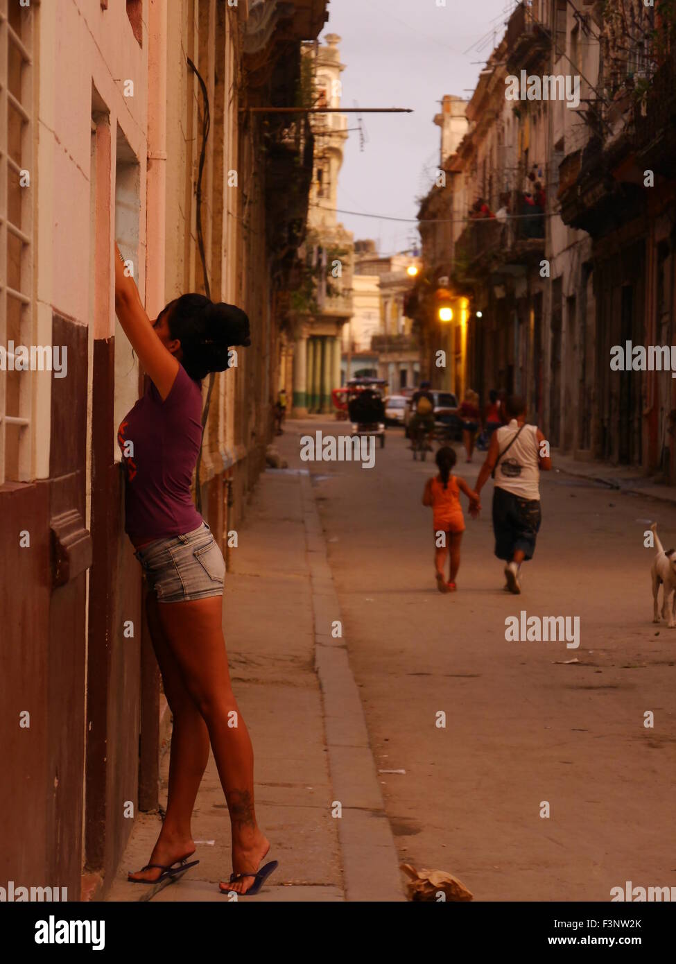 La Havane fille dans streetview Banque D'Images