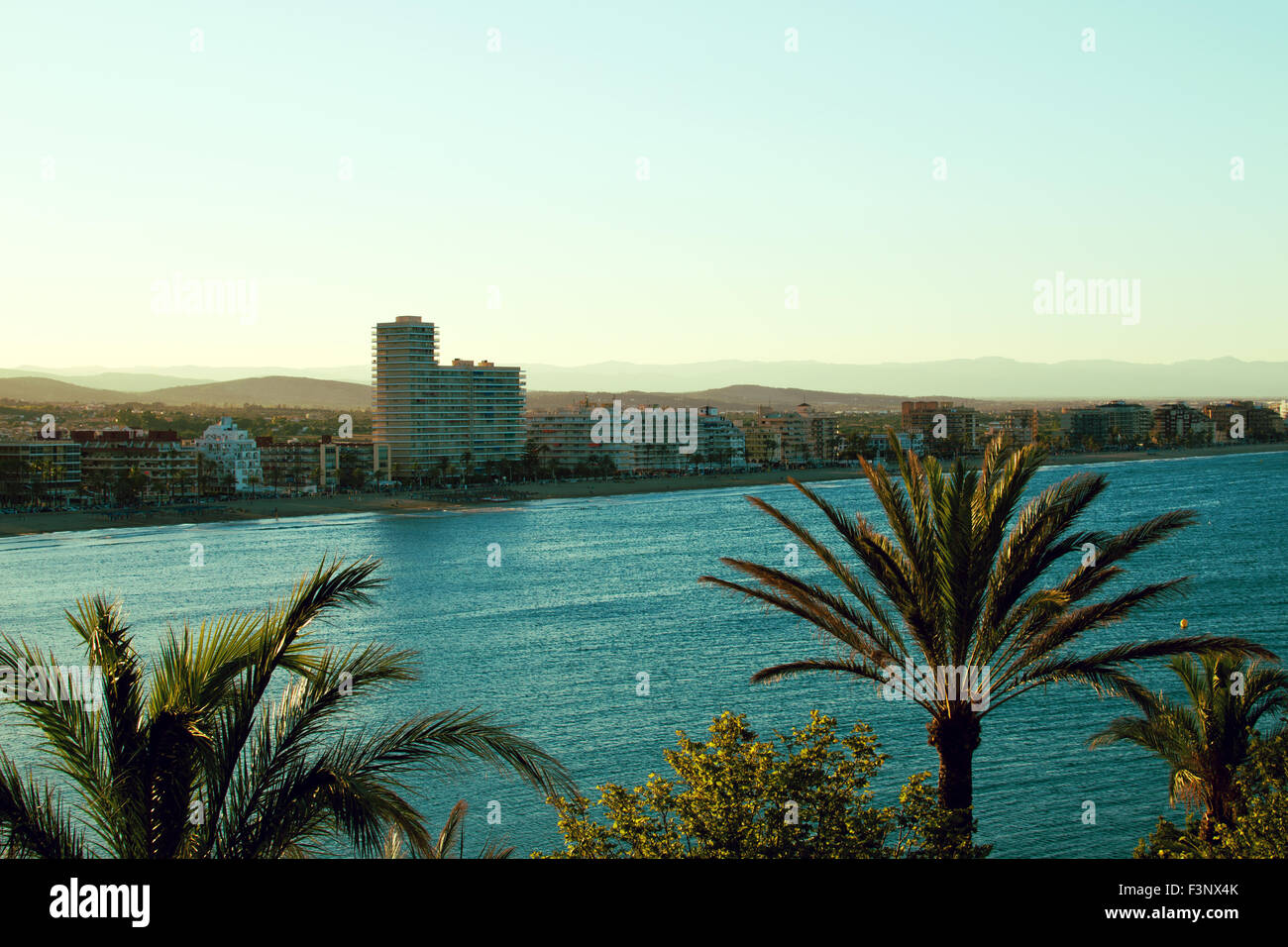 Vista de la costa de Peñíscola desde el Castillo del Papa Luna. Vue panoramique. Plage de Peñiscola. Vue du château de Papa Luna Banque D'Images