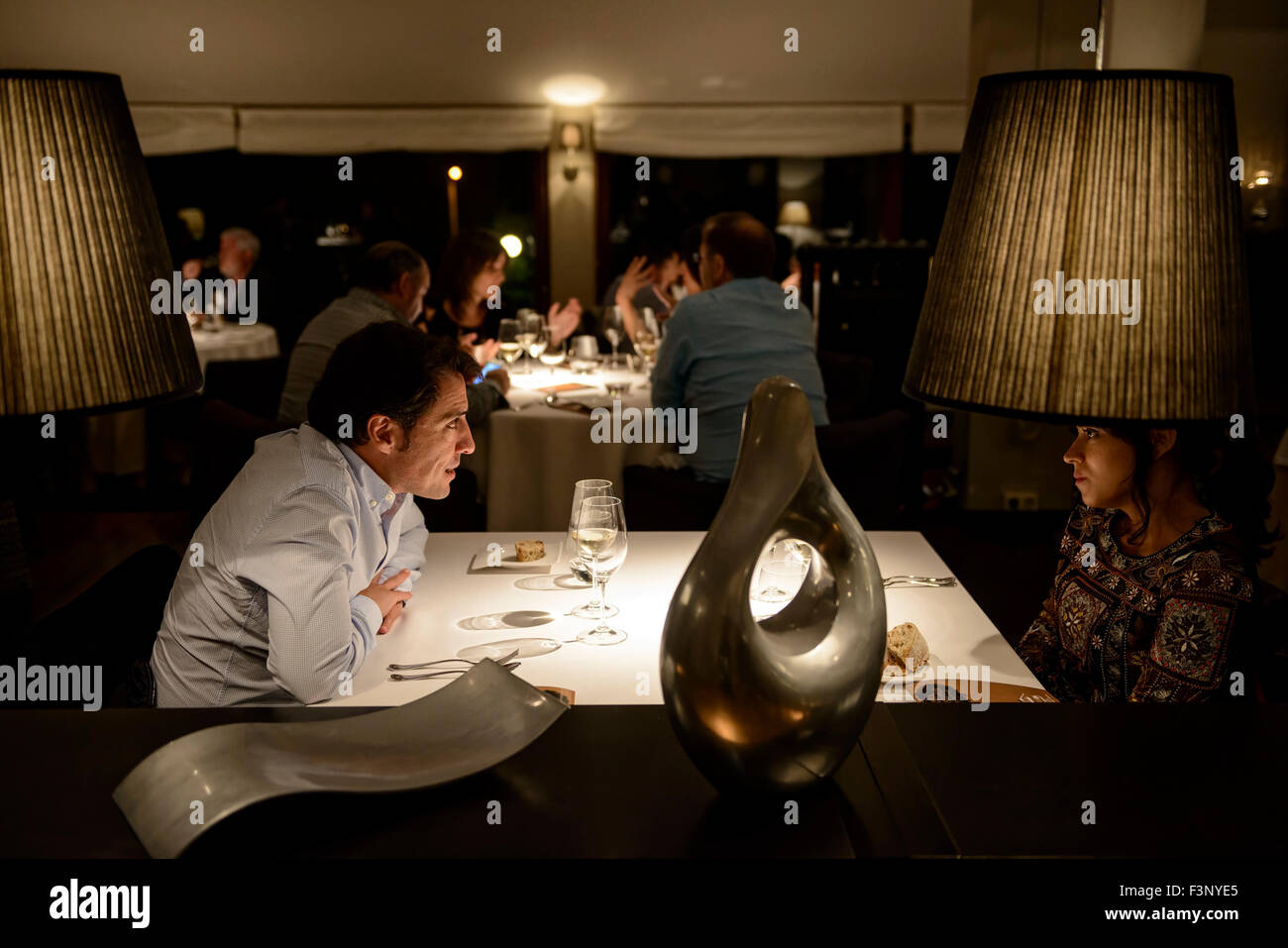 Les clients de manger au restaurant à grande échelle comme du héron en Espagne, Europe, Meadela Banque D'Images