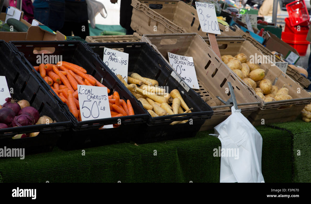 Vente de légumes de décrochage du marché local Banque D'Images