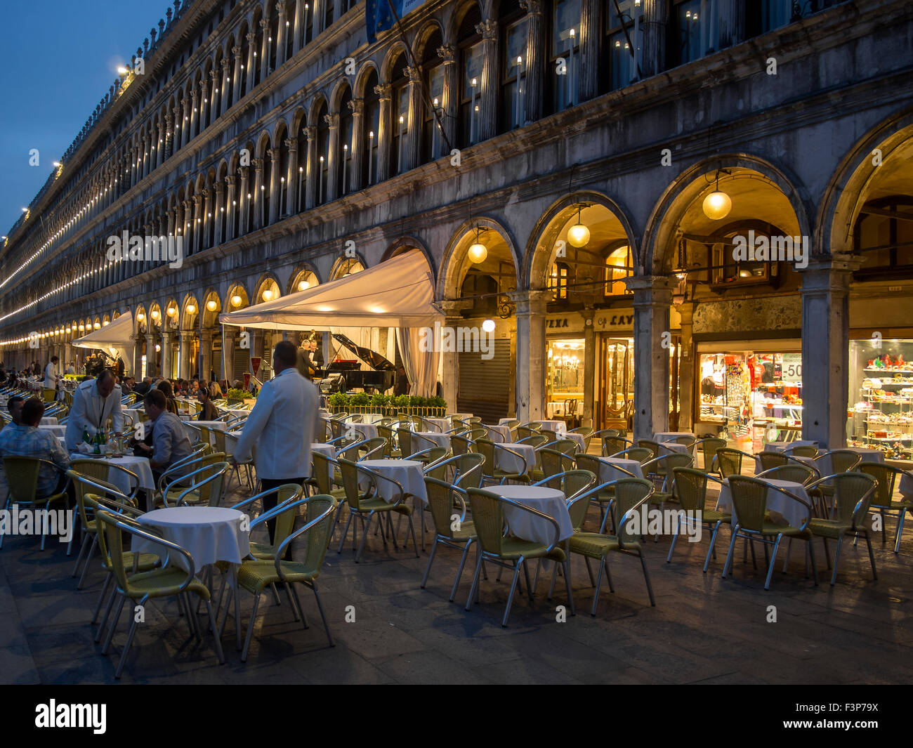 Cafe Restaurants Piazza San Marco (la Place SaintMarc de Venise Photo Stock Alamy Cafe Restaurants Piazza San Marco (la Place SaintMarc de Venise Photo Stock Alamy