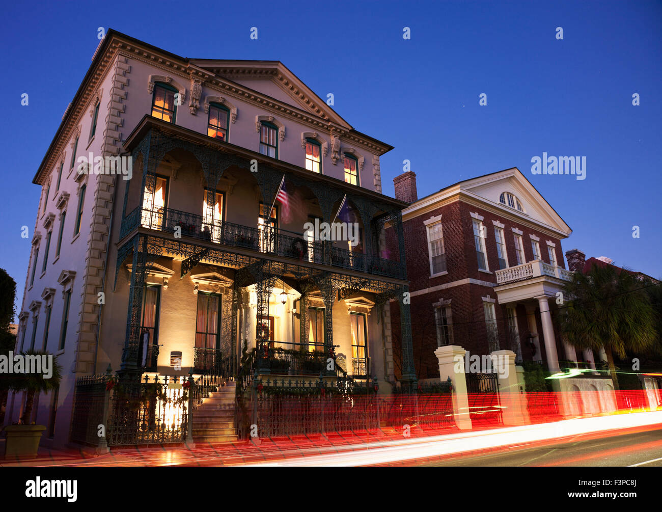 L'architecture historique de Charleston dans la nuit. Charleston, Caroline du Sud, USA. Banque D'Images