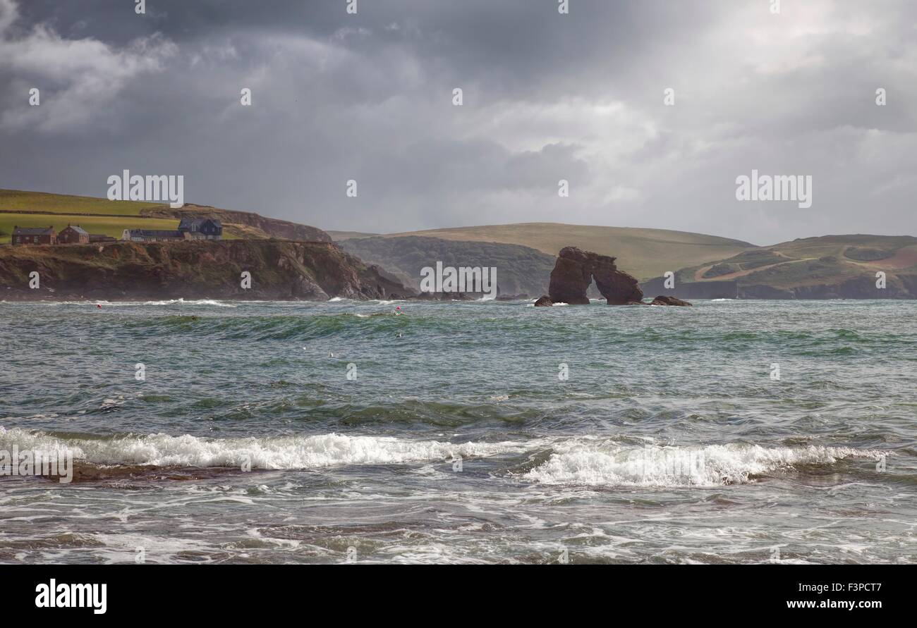 Un jour de tempête à Thurlestone Bay, Devon, Angleterre. Banque D'Images