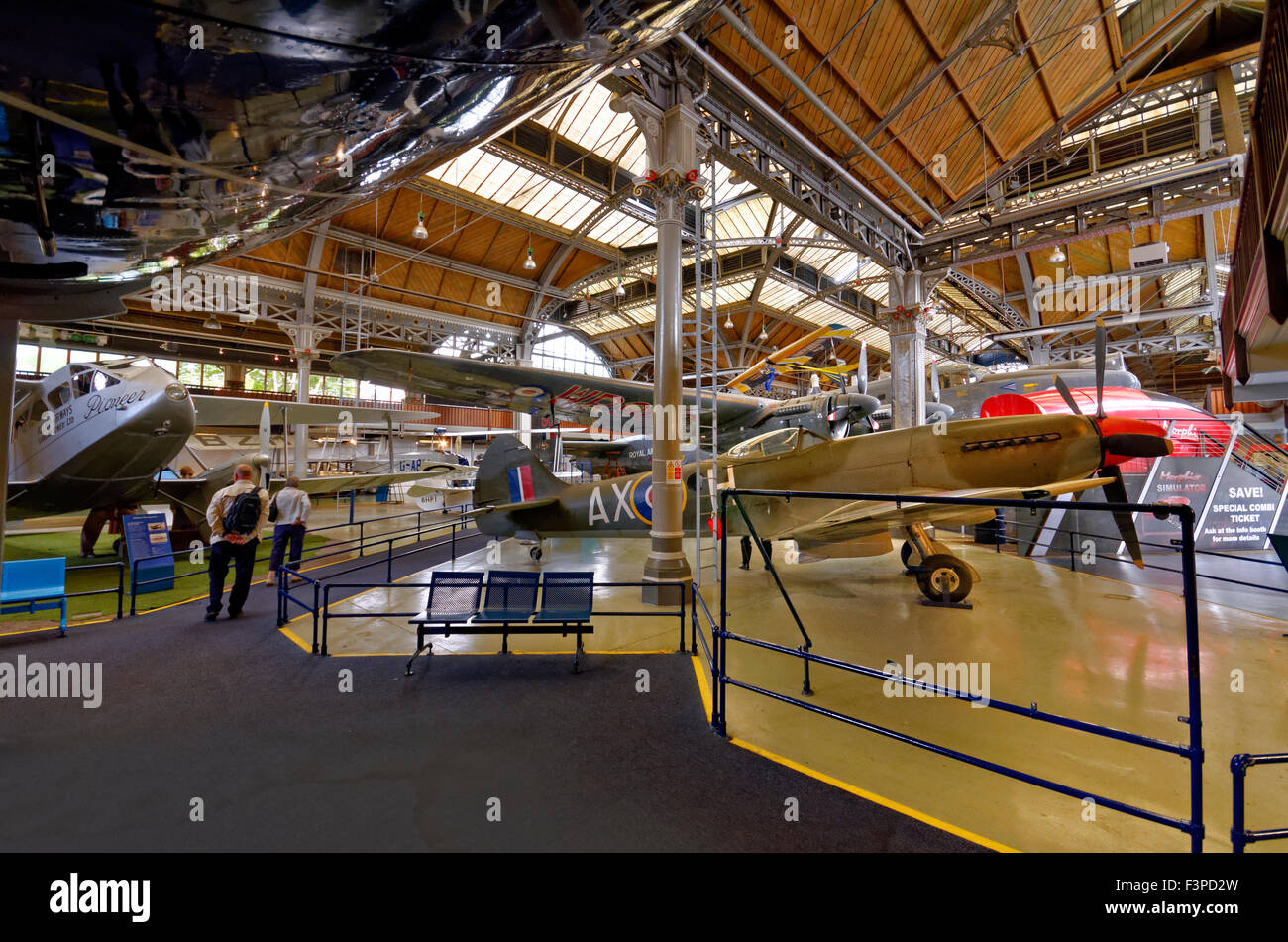 Intérieur de l'ancien Manchester Air and Space Museum, qui faisait partie du Musée des Sciences et de l'industrie, Manchester, Angleterre. Banque D'Images