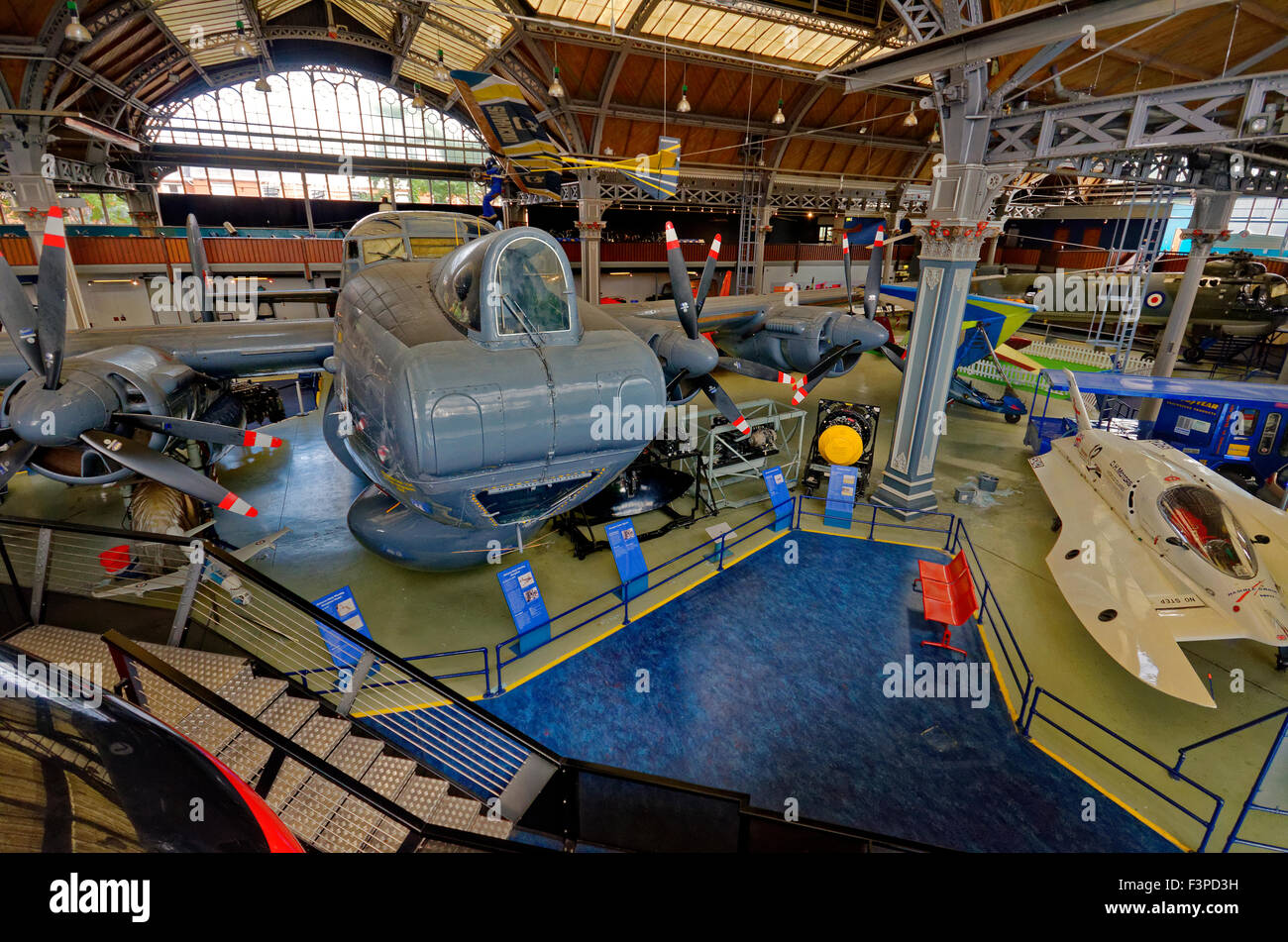 Intérieur de l'ancien Manchester Air and Space Museum, qui faisait partie du Musée des Sciences et de l'industrie, Manchester, Angleterre. Banque D'Images