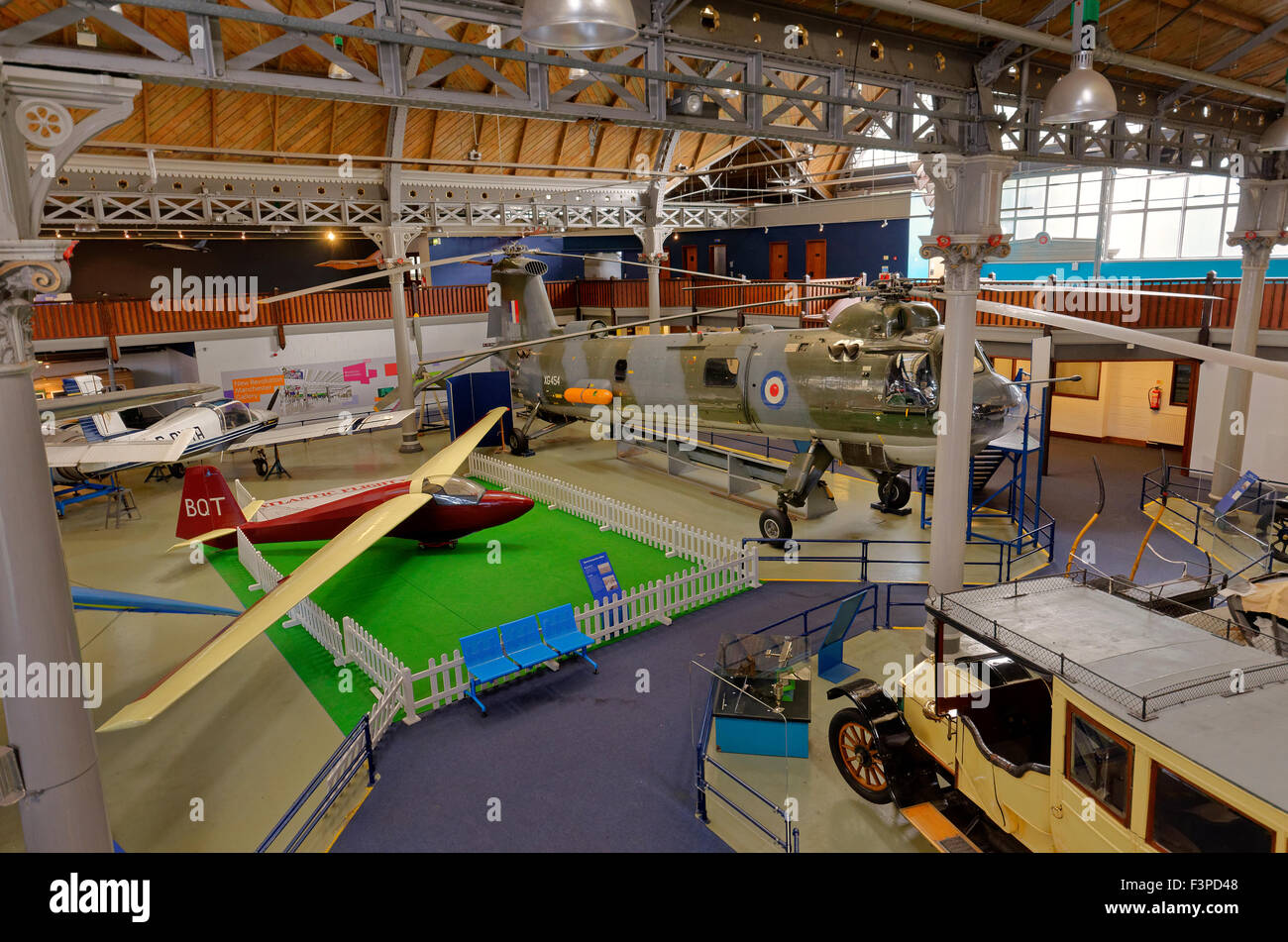 Intérieur de l'ancien Manchester Air and Space Museum, qui faisait partie du Musée des Sciences et de l'industrie, Manchester, Angleterre. Banque D'Images