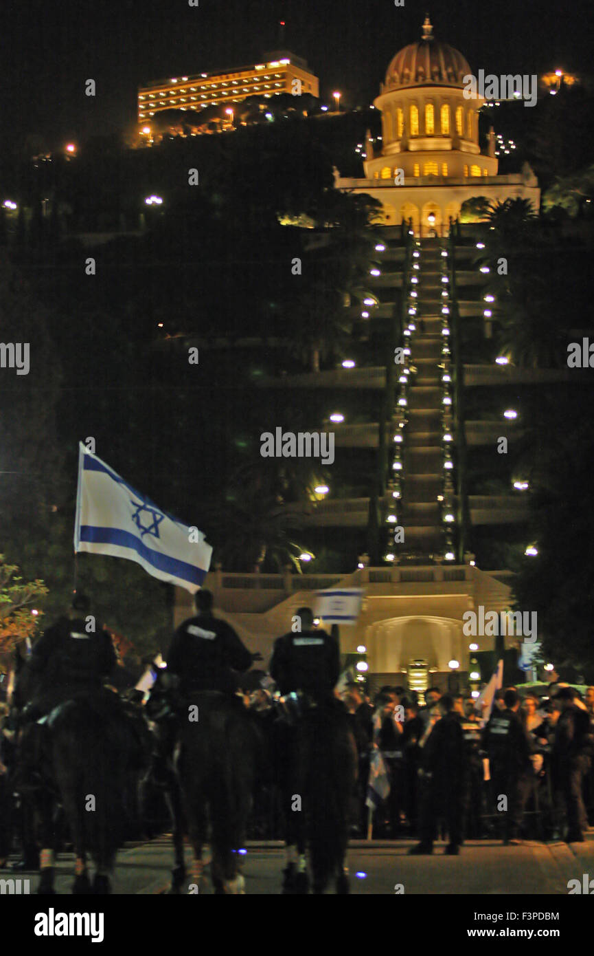 La police montée israélienne lors d'une manifestation palestinienne Pro à Haïfa, Israël qui a eu lieu le 10 octobre 2015 pour protester contre les forces de sécurité israéliennes à la réponse au terrorisme et au couteau à Jérusalem Israël et la Cisjordanie. Banque D'Images