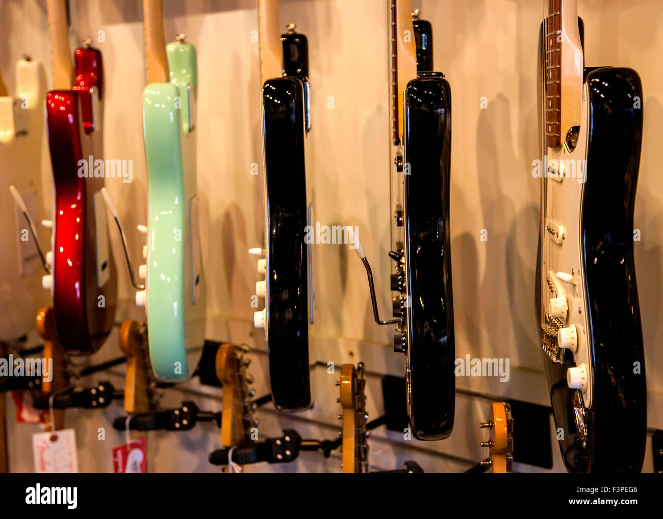 La guitare électrique à vendre dans un magasin de musique Banque D'Images