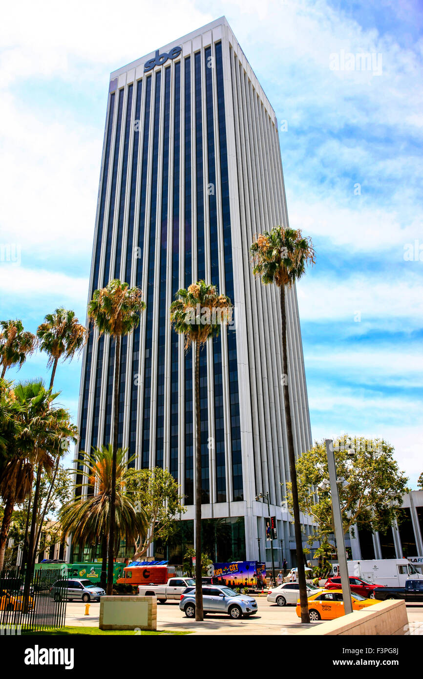La SBE gratte-ciel sur Wiltshire Blvd dans le centre-ville de Los Angeles Banque D'Images