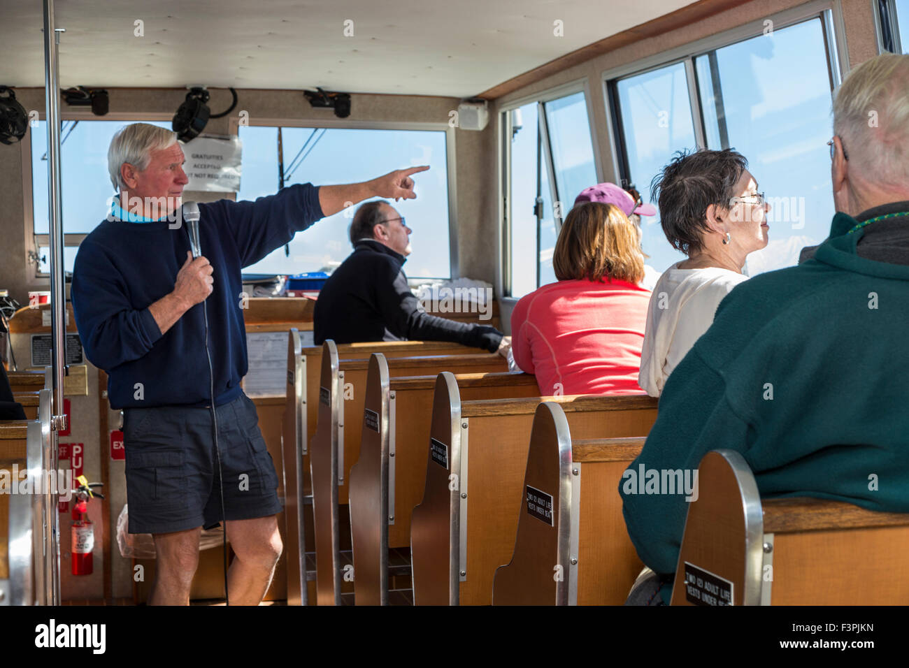 Tourguide et les touristes sur les sites touristiques voile ; Jackson Lake, Grand Teton National Park, Wyoming, USA Banque D'Images