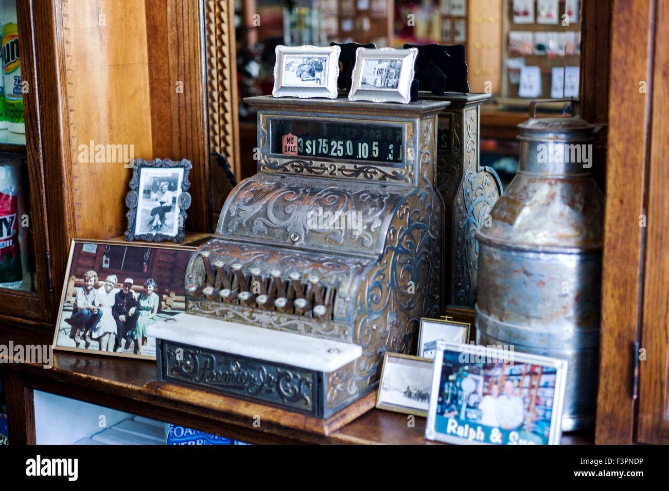 Caisse enregistreuse antique ; Cooke City Magasin Général ; Cooke City, Montana, USA Banque D'Images