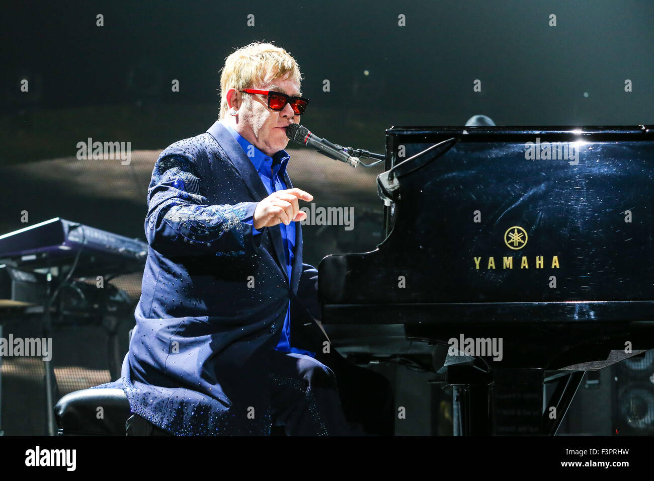 Musique Artiste Sir Elton John joue sur sa tournée mondiale 2015 Banque D'Images