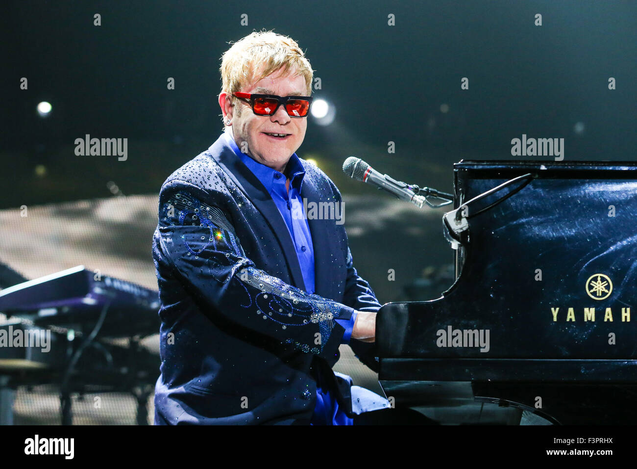 Musique Artiste Sir Elton John joue sur sa tournée mondiale 2015 Banque D'Images