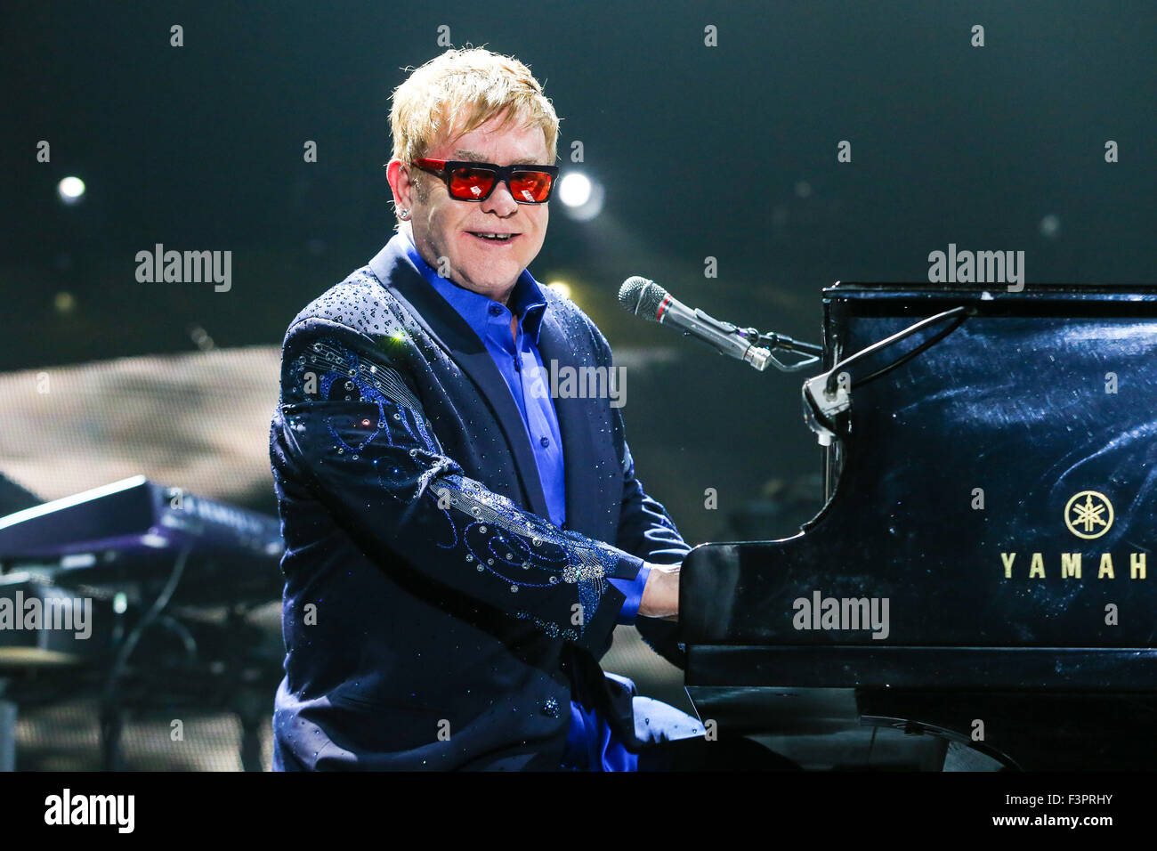 Musique Artiste Sir Elton John joue sur sa tournée mondiale 2015 Banque D'Images