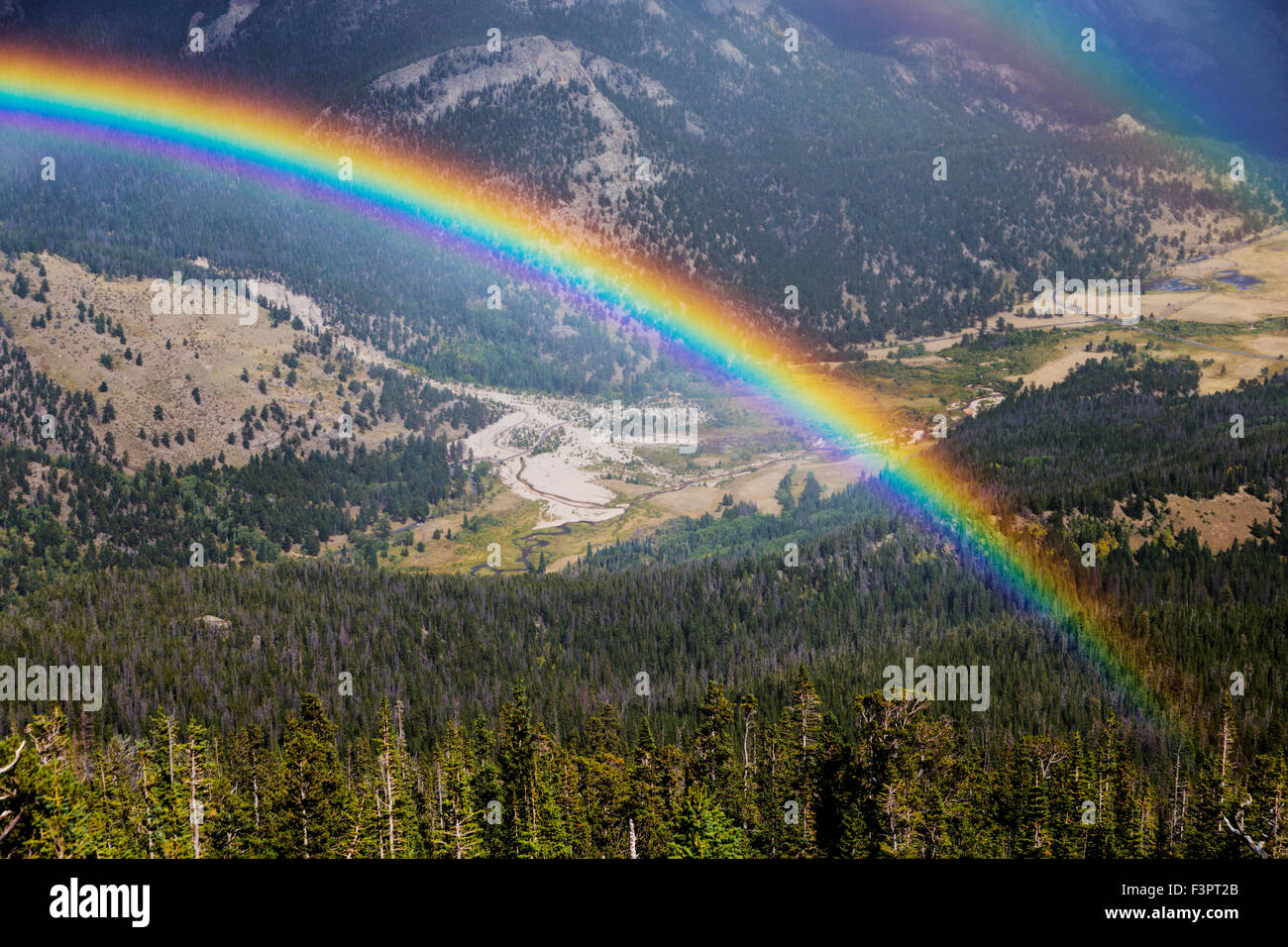 Arc-en-ciel ; dynamique ; complet ; Courbe Arc-en-ciel ; Rocky Mountain National Park, Colorado, USA Banque D'Images