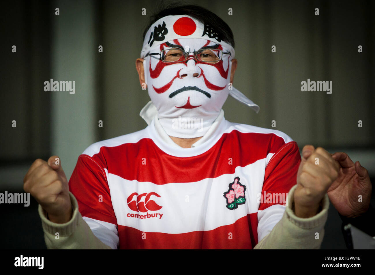 11.10.2015. Stade Kingsholm, Gloucester, en Angleterre. Coupe du Monde de Rugby. Etats Unis contre le Japon. Un ventilateur est représenté au Japon avant de kickoff. Banque D'Images