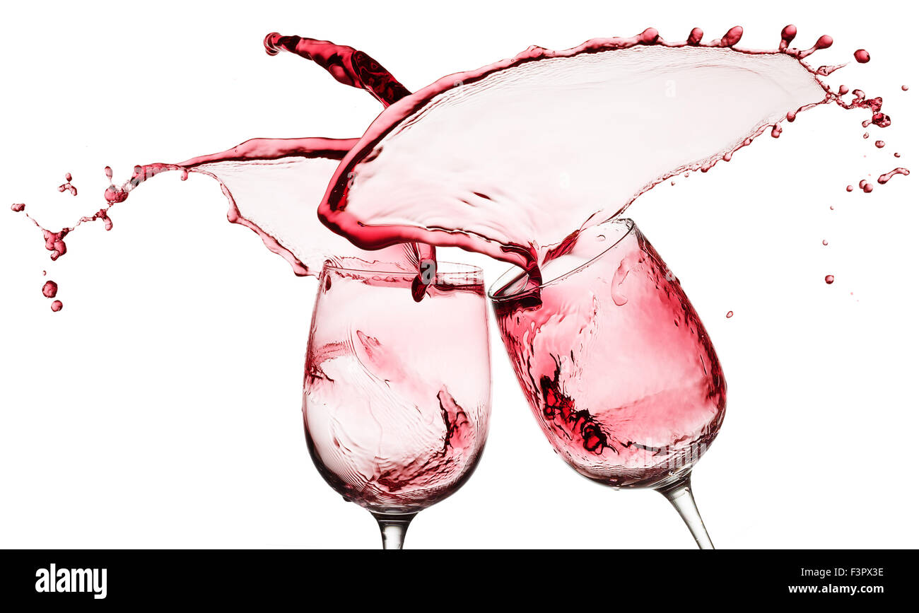 Éclaboussures de vin rouge à partir de deux verres isolé sur le fond blanc. Banque D'Images