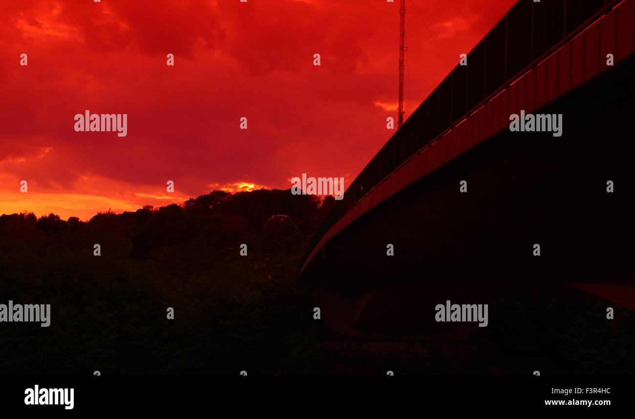 Bloody Red bridge at Dusk Banque D'Images