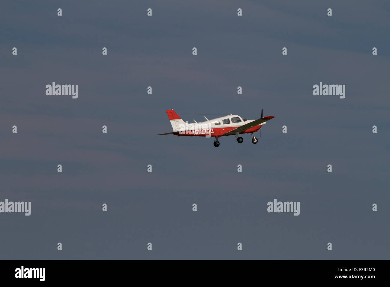 Avions légers peu après son décollage de Wolverhampton Halfpenny Green Airport. UK Banque D'Images