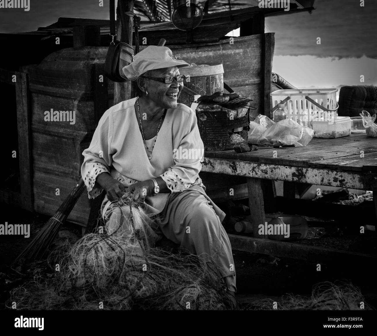 Réparer les filets de pêche Banque de photographies et d’images à haute résolution Alamy