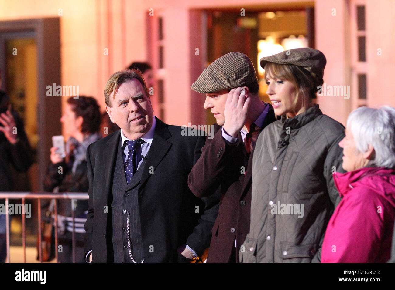Timothy Spall et Alex Jones, le tournage pour la BBC One Show en dehors de la BBC à Londres, UK 2014 Banque D'Images