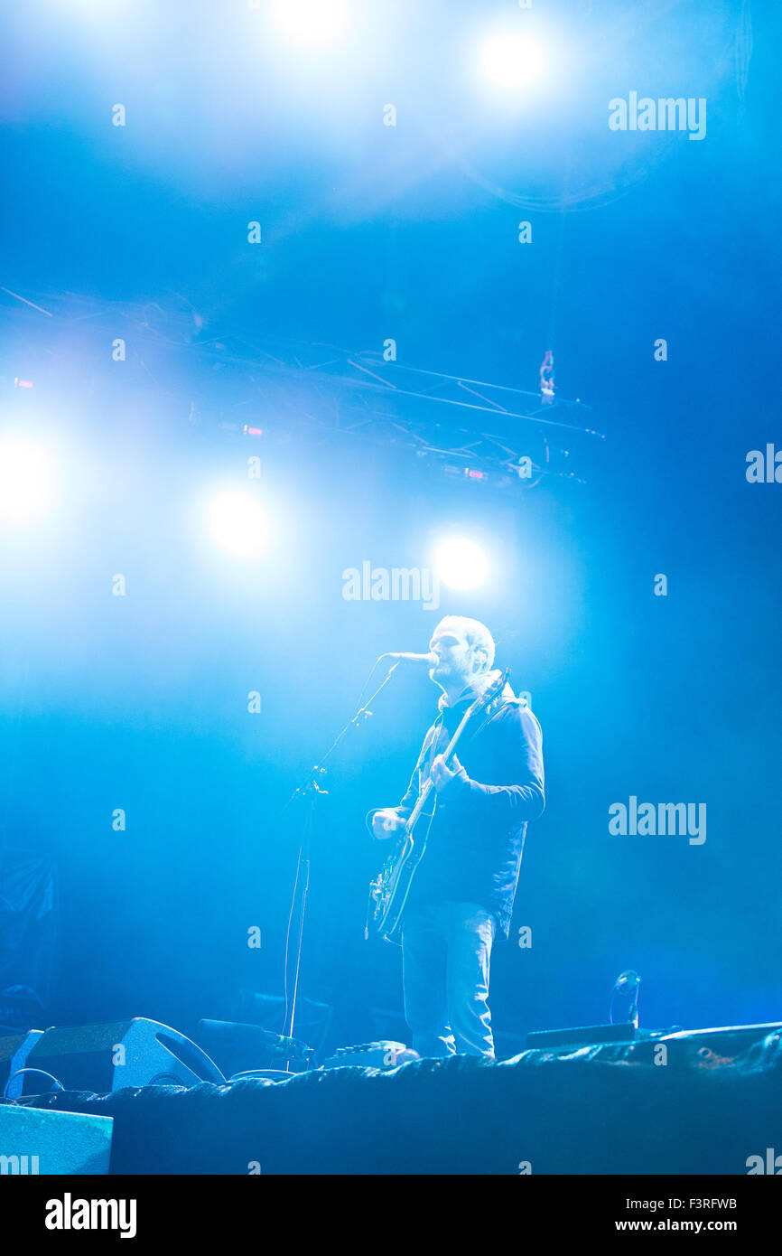 Munich, Allemagne. Oct 11, 2015. Sportfreunde Stiller rock leur concert sur scène à Munich. Le groupe est l'un des organisateurs de la concert gratuit pour les réfugiés. Crédit : Michael Trammer/Pacific Press/Alamy Live News Banque D'Images