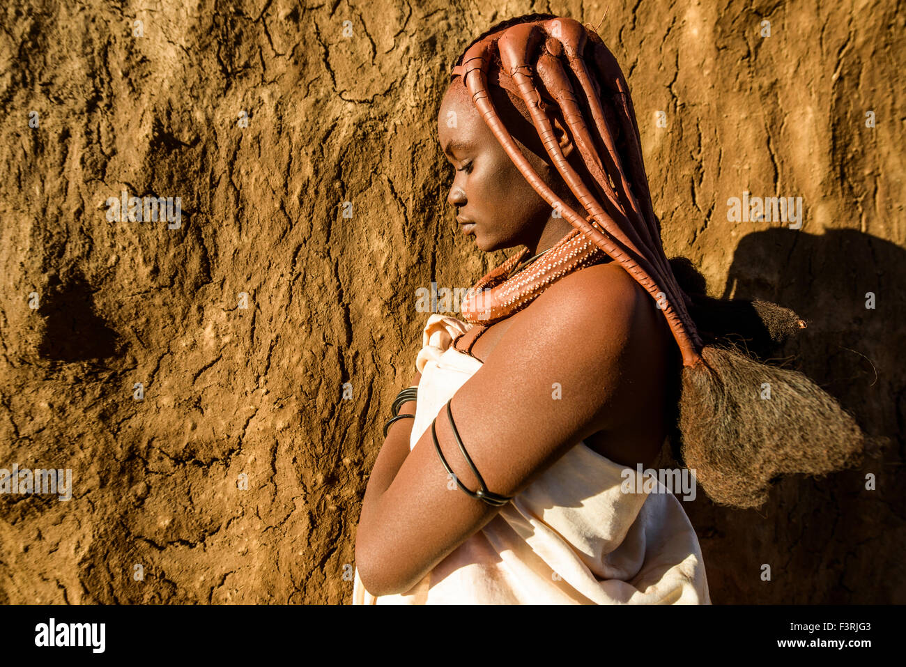 Les filles de la tribu Himba au Kaokoland, Namibie, Afrique Banque D'Images