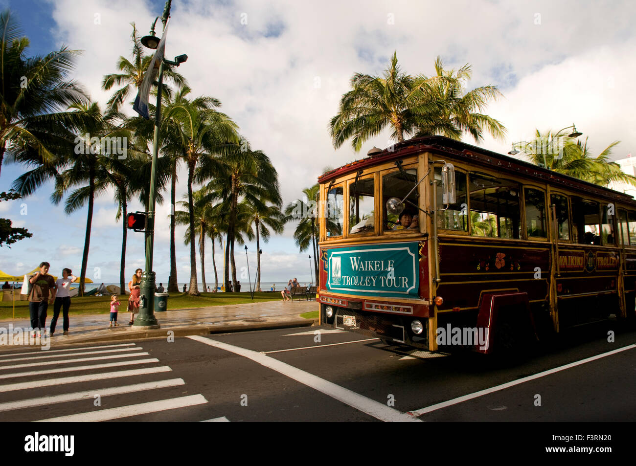 Waikiki Trolley, bus touristique shopping qui passe entre Waikiki et Honolulu. O'ahu. Waikiki Trolley Trolley est un tra à base d'Oahu Banque D'Images