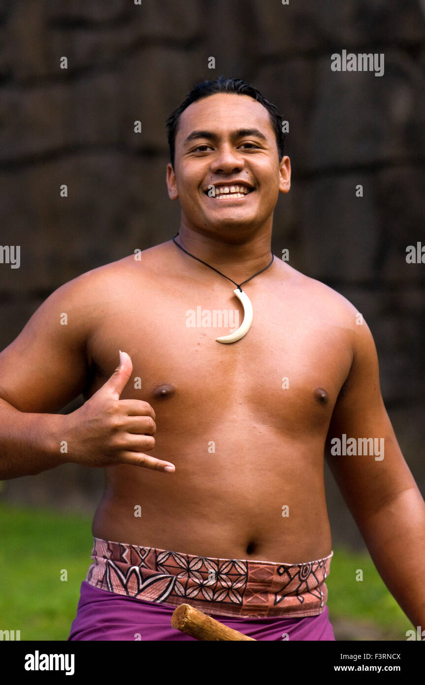 Tous dans l'un des lacs appelé Rainbown de paradis où parade des canots en chantant des chansons, danses et d'arts martiaux dans chaque Banque D'Images