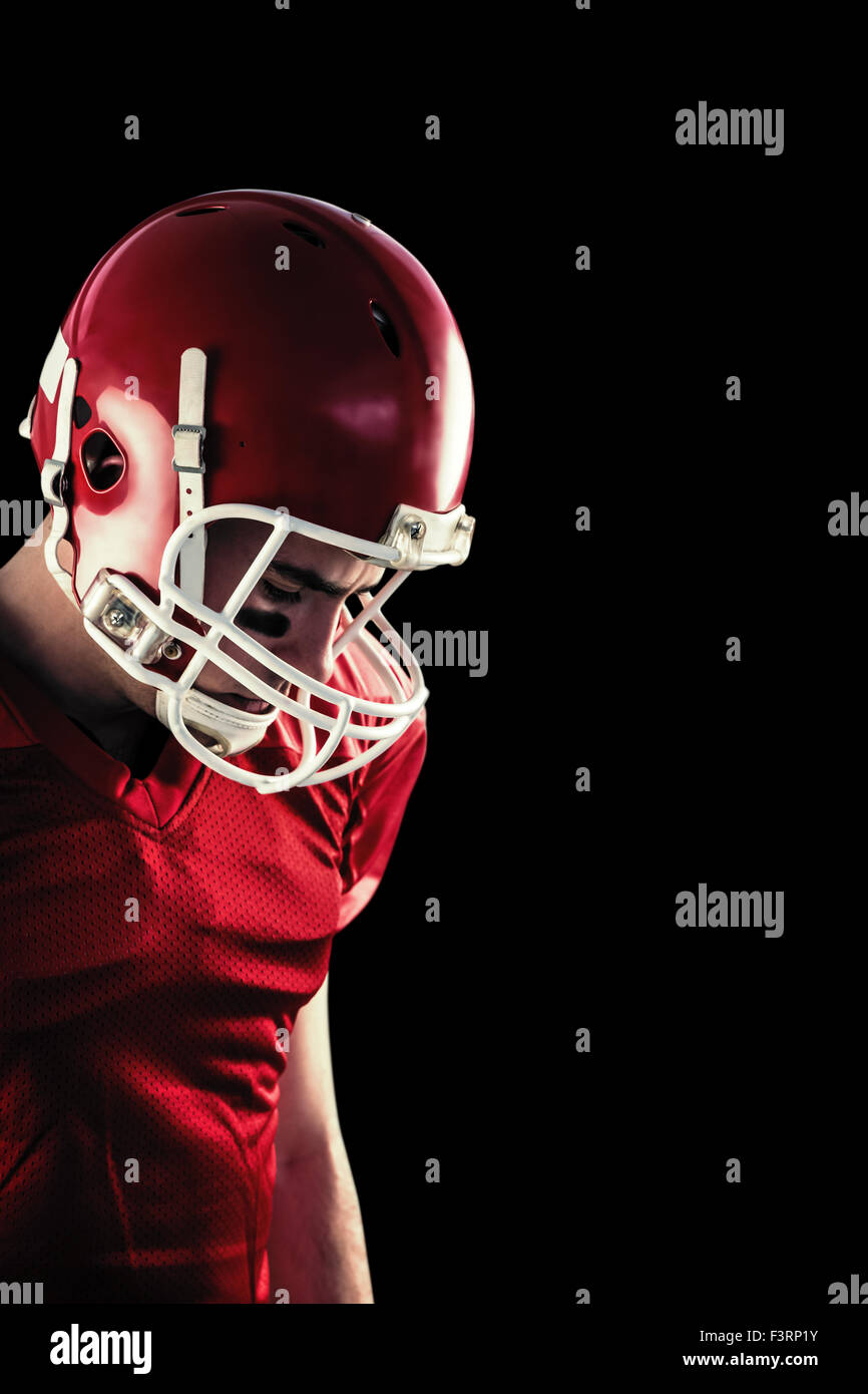 Image composite de joueur de football américain ayant son casque sur la tête. Banque D'Images