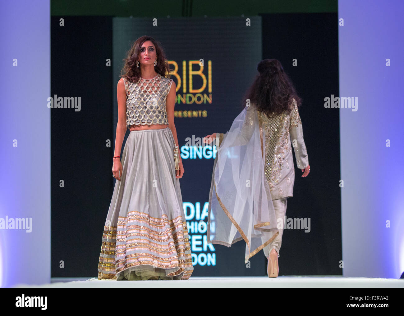 Soirée d'ouverture de la Semaine de la mode de l'Inde inaugural de Londres. Neeha Dupia participe. Banque D'Images