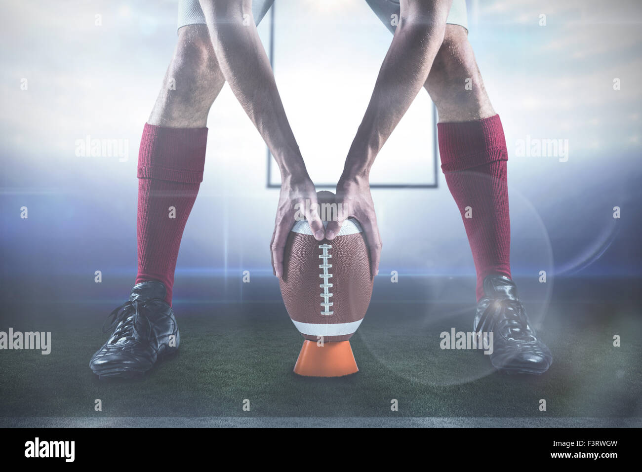 Image composite de faible section des sports joueur plaçant le ballon Banque D'Images