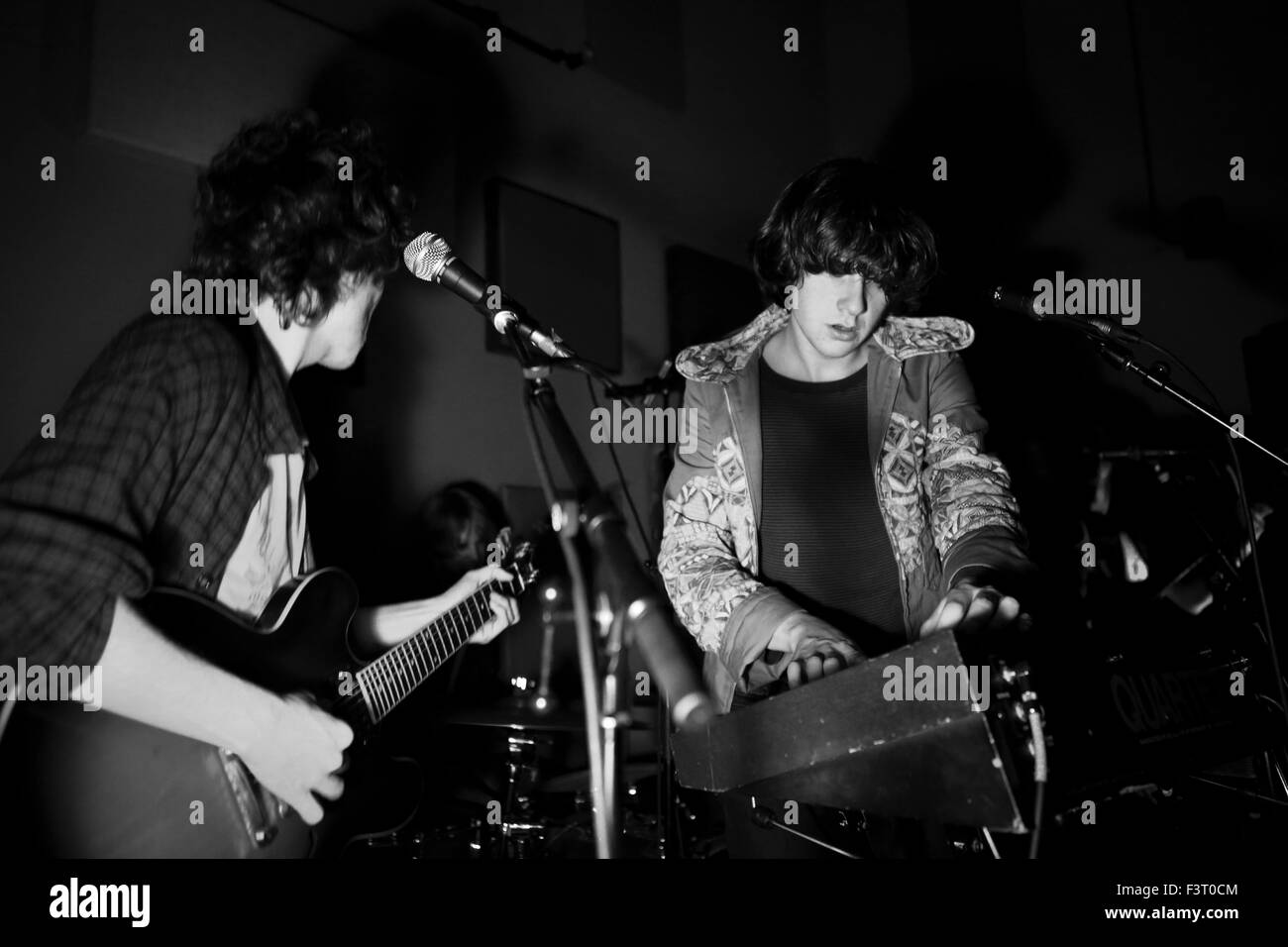 Foxygen @ Fédération de studio d'enregistrement. Bloomington, IN. 7DEC2012 à partir de Wikipedia : 'Foxygen est un duo rock américain formé à l'origine à Westlake Village, en Californie en 2005 par Jonathan Rado et Sam France, 'high school kids obsédé par le Brian Jonestown Massacre'.' Banque D'Images